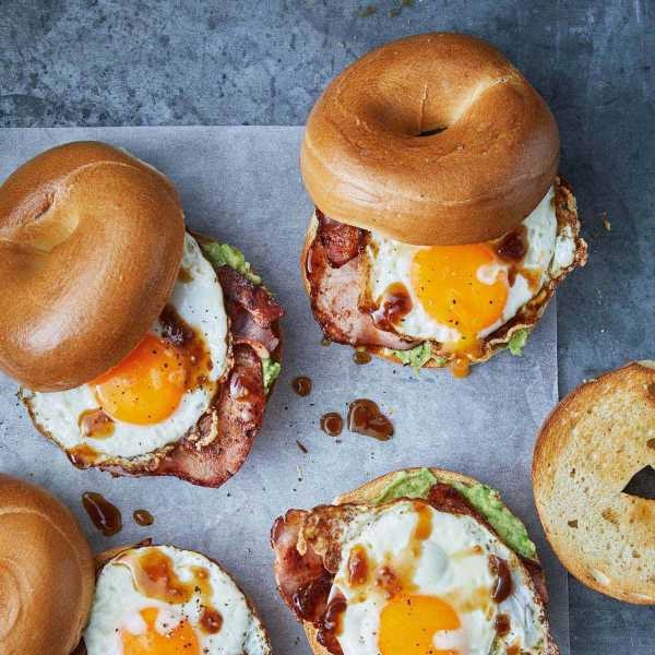 https://supervalue.imgix.net/assets/recipes/2101-breakfast-bagel-burgers.jpg?&ch=Width,DPR&fit=crop&auto=format%2C%20compress&q=70